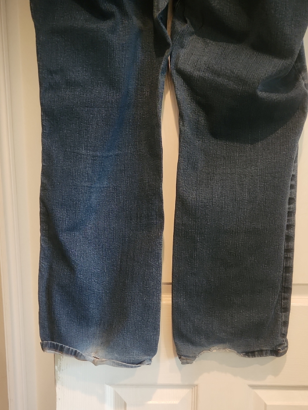 Preowned Torrid Sz 22 Relaxed Bootcut Denim Jeans Medium Wash *Bottom Hem Fray* - Picture 5 of 13